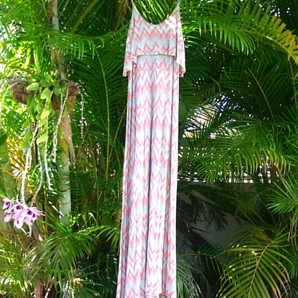 Flowy Spaghetti Strap Maxi Dress - Picture 5 of 6